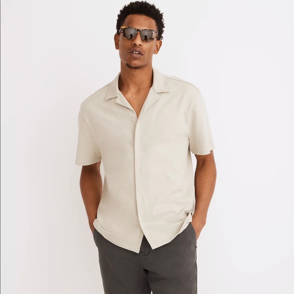 Short sleeve button up shirt, size small